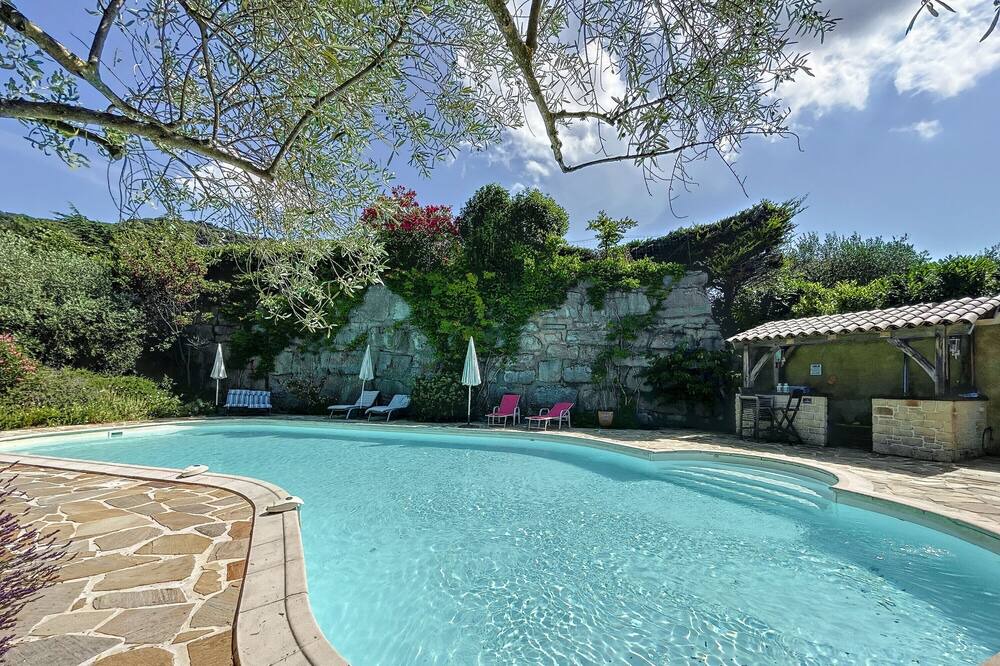 Photo of Outdoor in Saint-Sauveur-de-Cruzieres