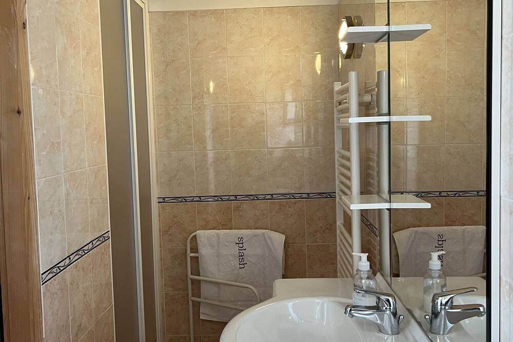 Photo of Bathroom in Saint-Sauveur-de-Cruzieres