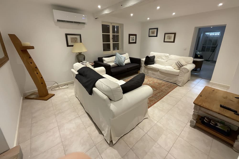 Photo of Livingroom in Armillac