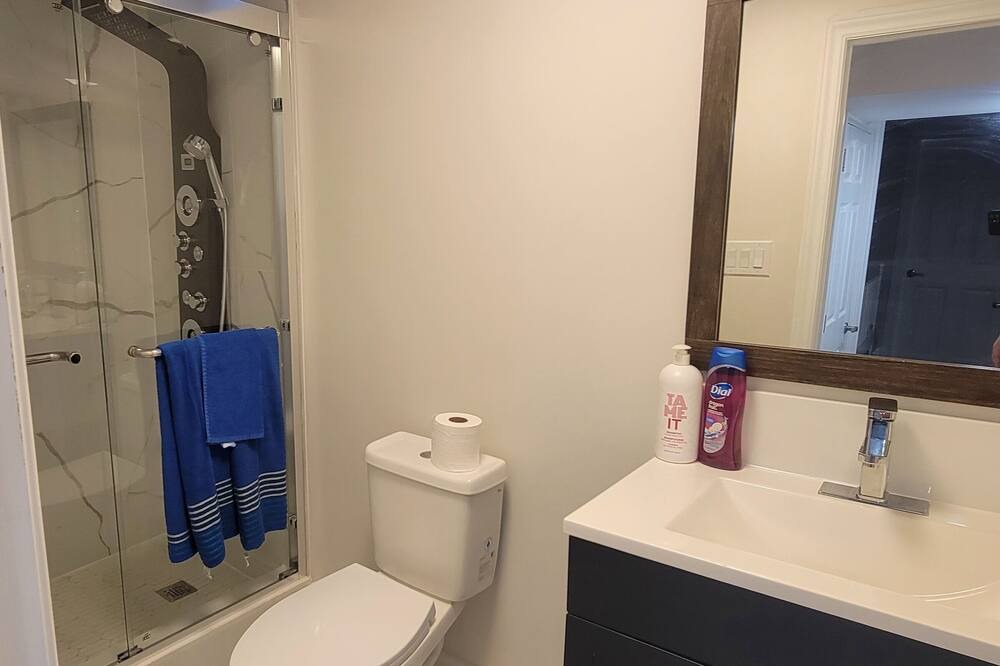 Photo of Bathroom in Stoney Creek