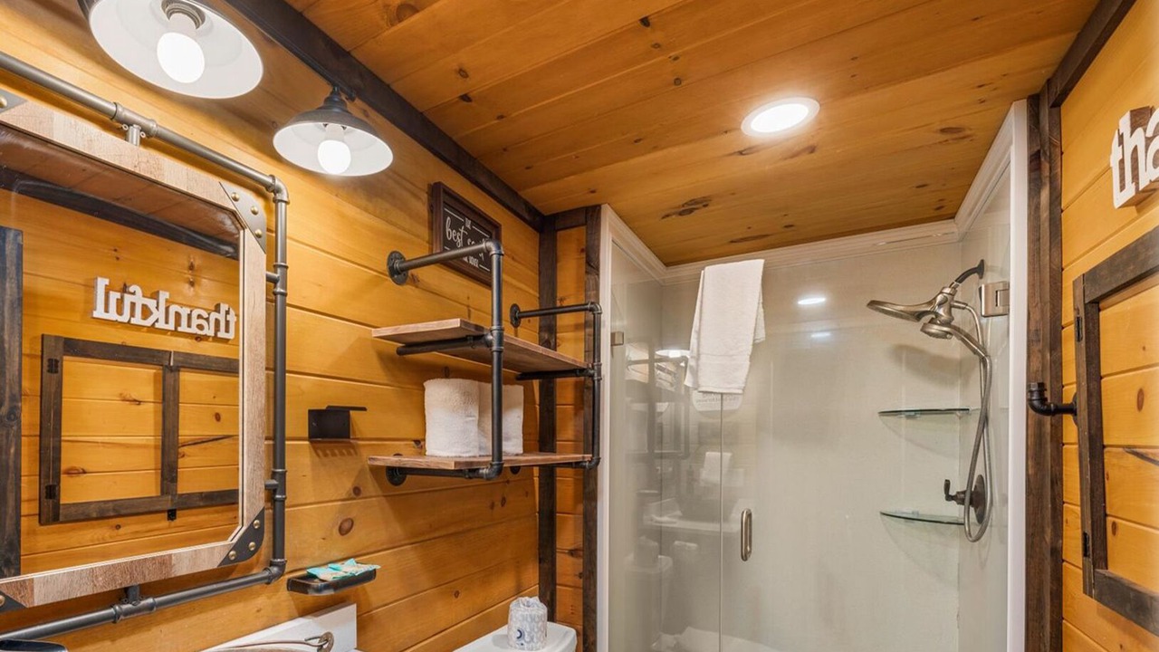 Photo of Bathroom in Pigeon Forge