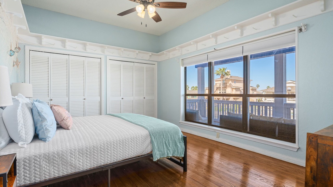 Photo of Bedroom in City-by-the Sea