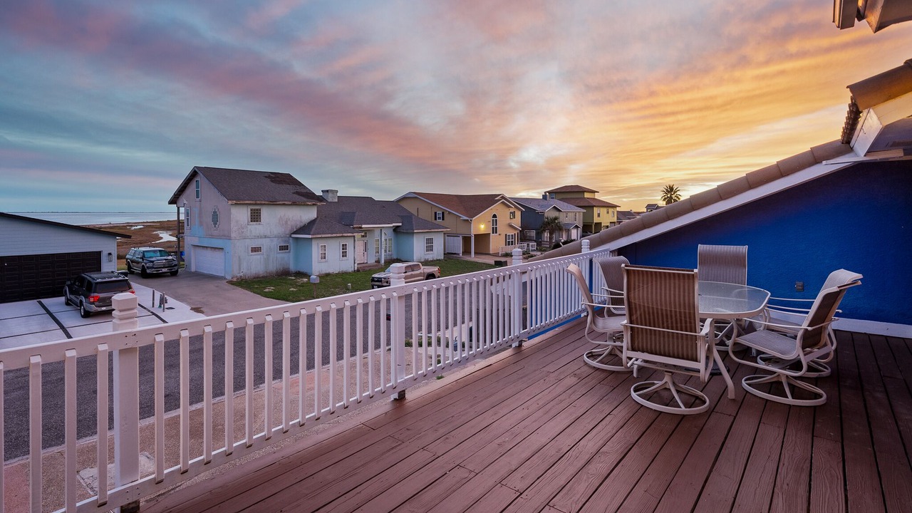 Photo of Patio Balcony in City-by-the Sea