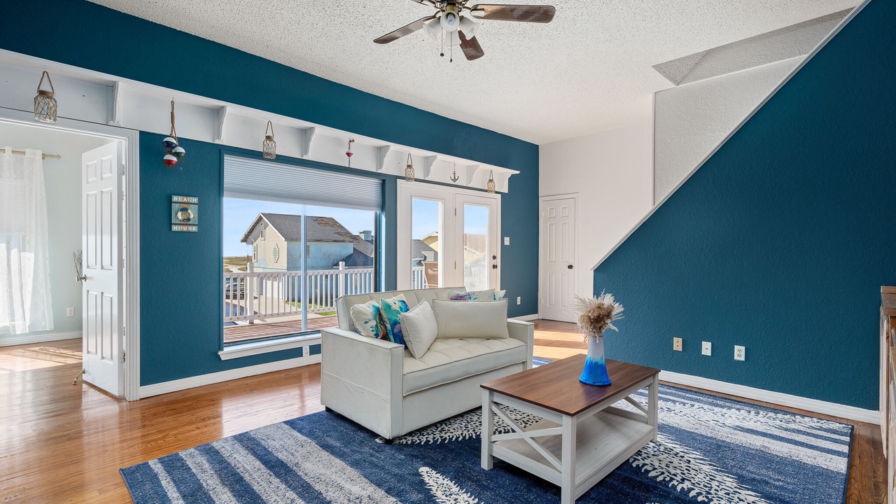Photo of Livingroom in City-by-the Sea