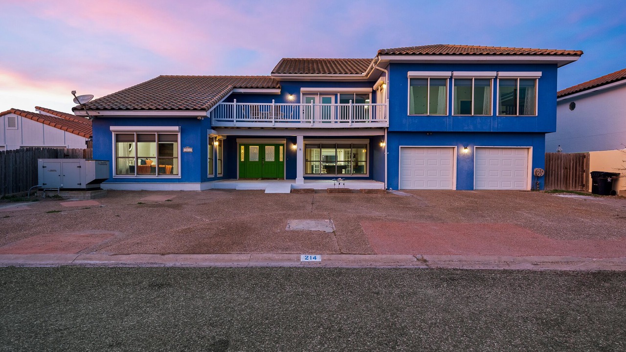 Photo of Outdoor in City-by-the Sea