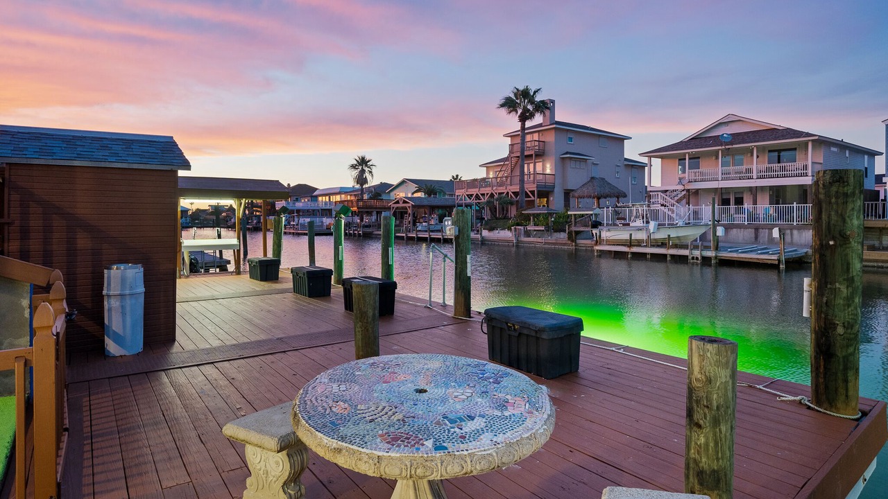 Photo of Outdoor in City-by-the Sea