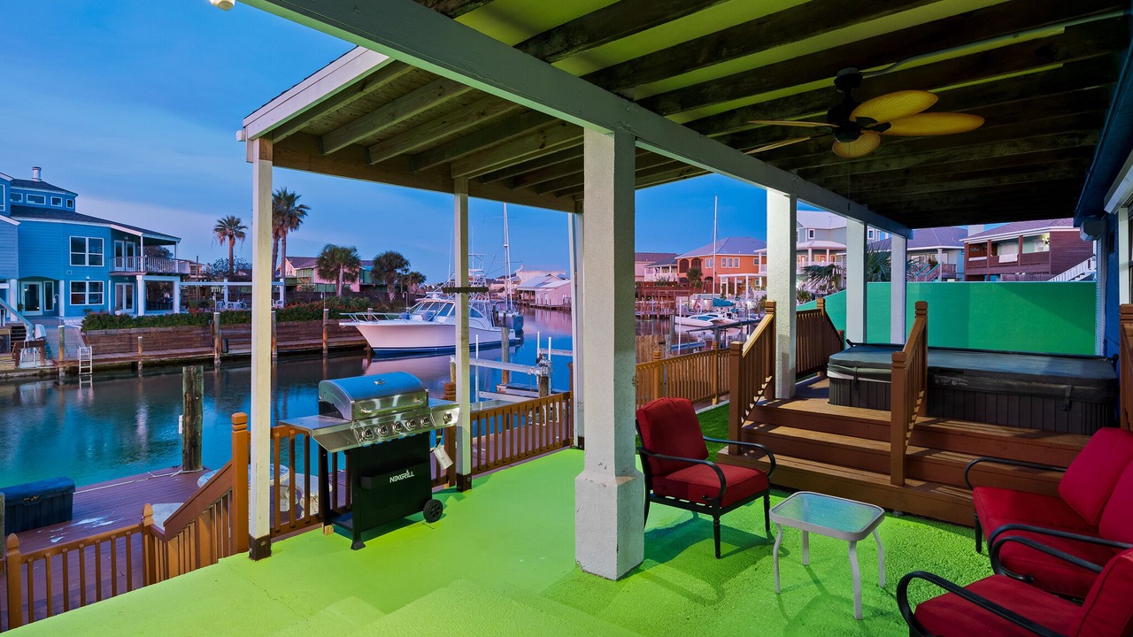 Photo of Outdoor in City-by-the Sea
