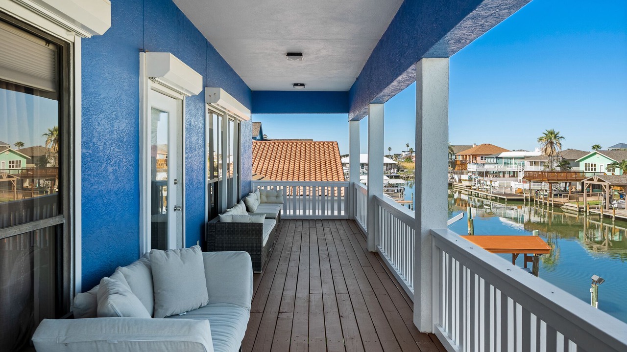 Photo of Outdoor in City-by-the Sea
