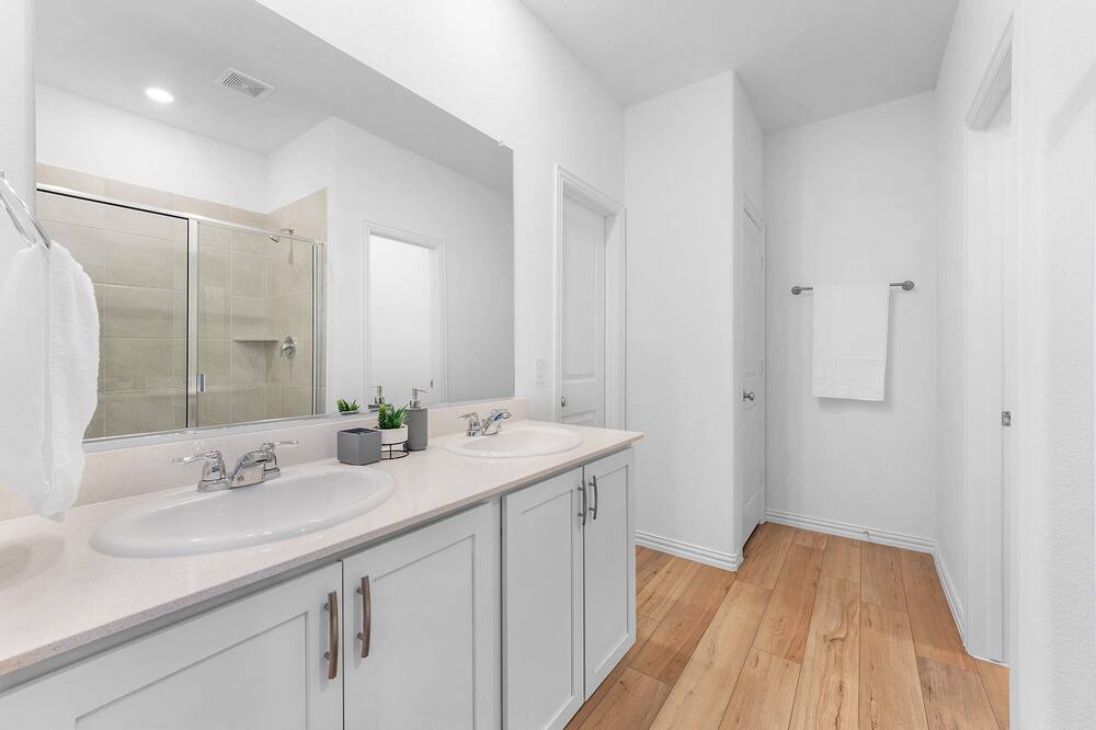 Photo of Bathroom in Fate