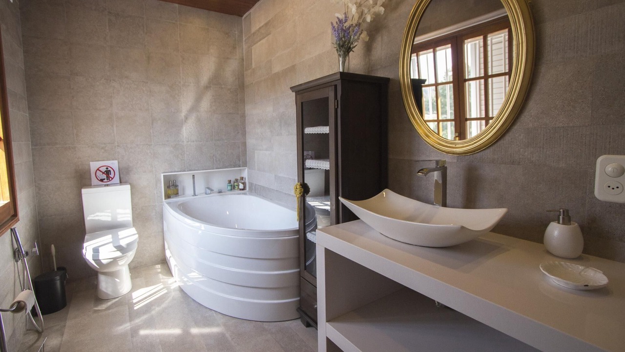 Photo of Bathroom in Alcover