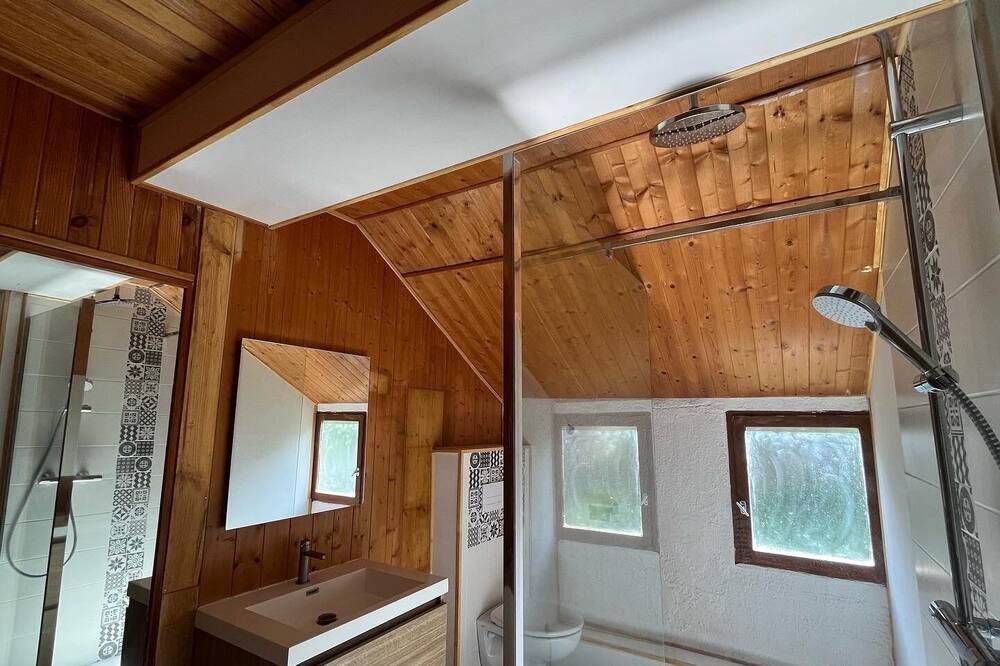 Photo of Bathroom in Montgilbert