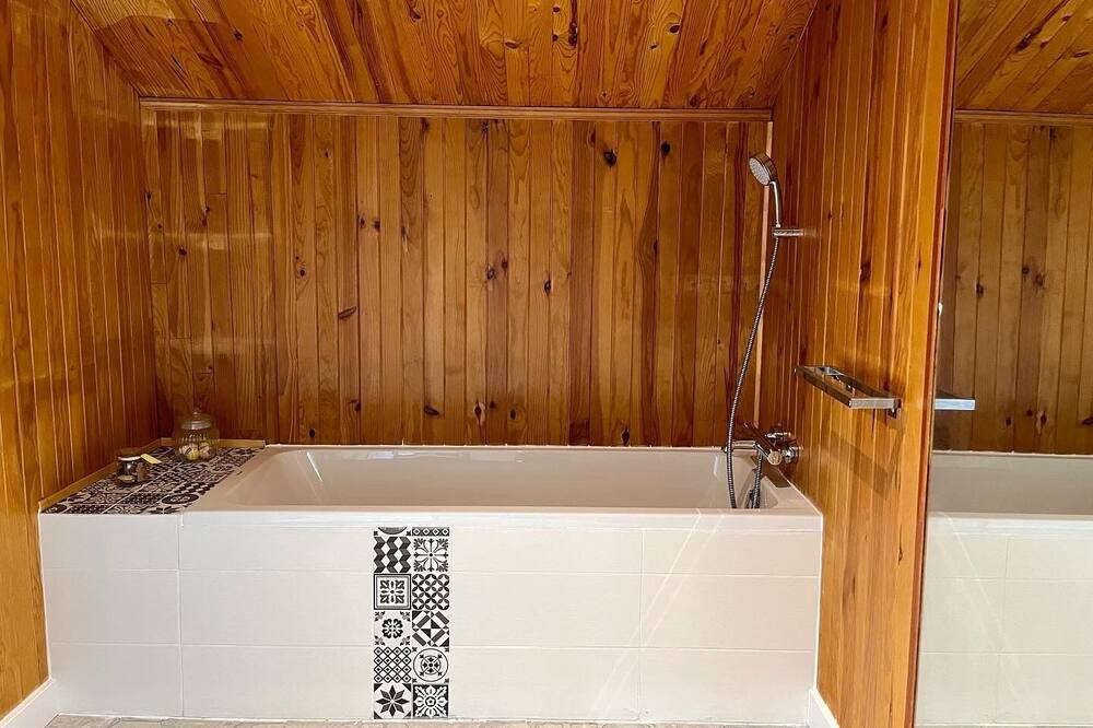 Photo of Bathroom in Montgilbert