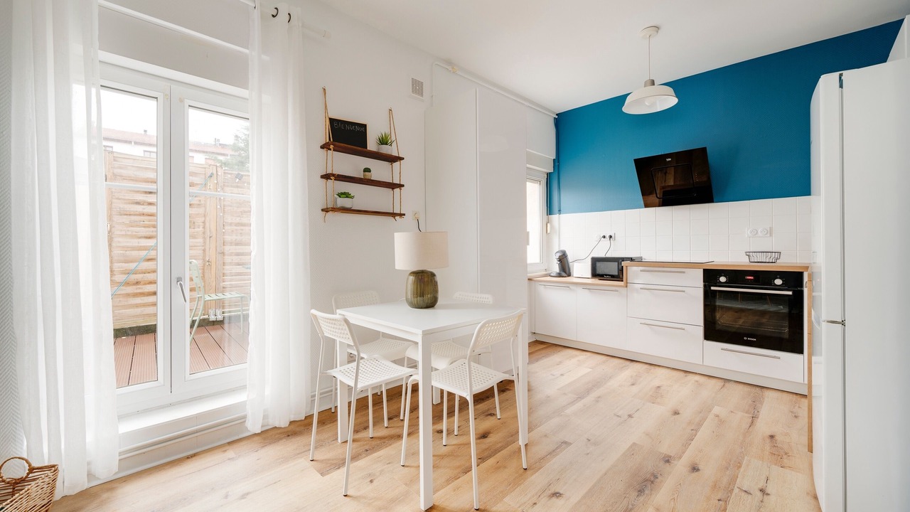 Photo of Livingroom in Poincare - Foch - Anatole France - Croix de Bourgogne