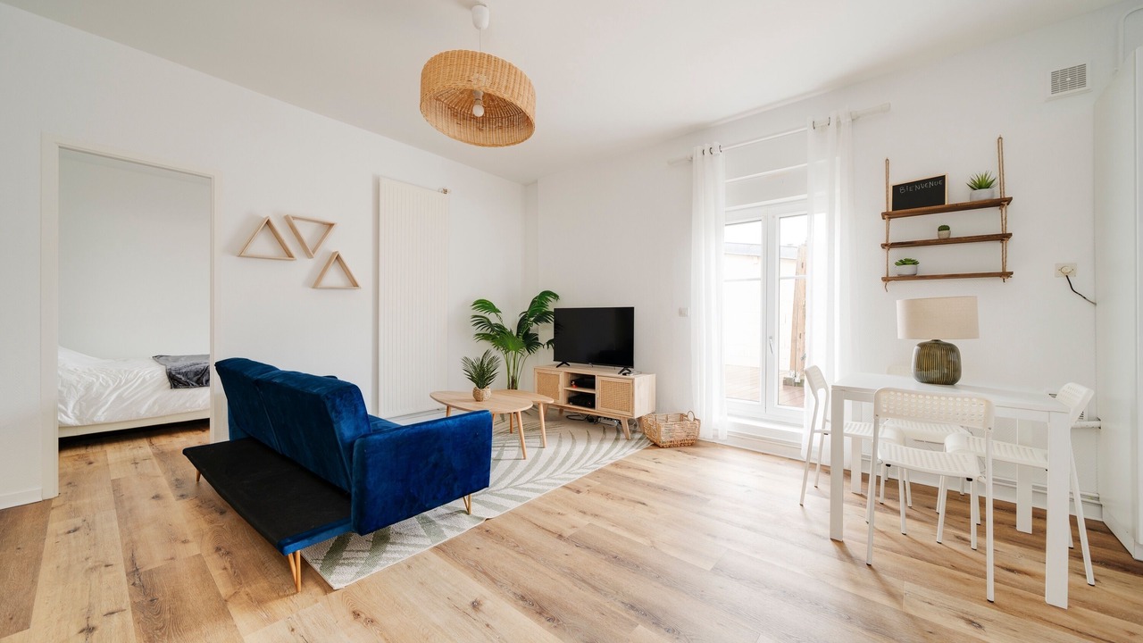 Photo of Livingroom in Poincare - Foch - Anatole France - Croix de Bourgogne