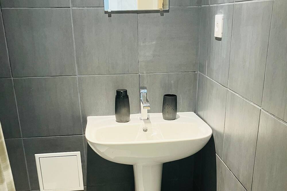 Photo of Bathroom in Maubeuge