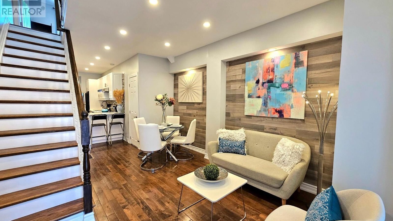 Photo of Livingroom in Oakwood Village
