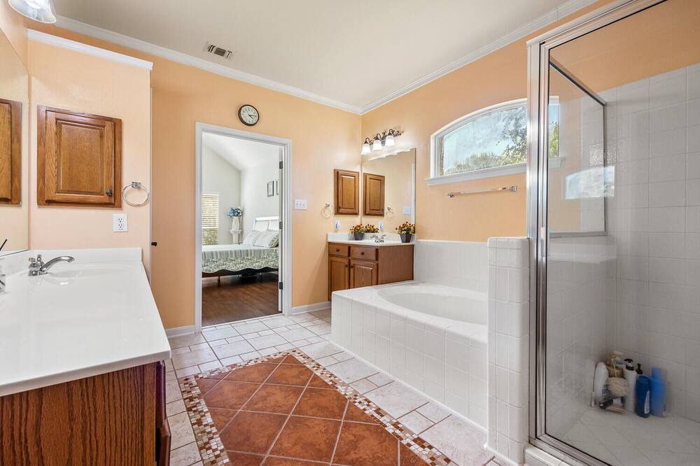 Photo of Bathroom in Helotes
