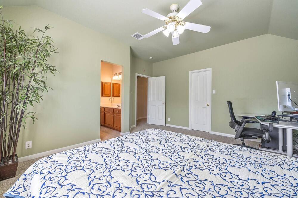 Photo of Bedroom in Helotes