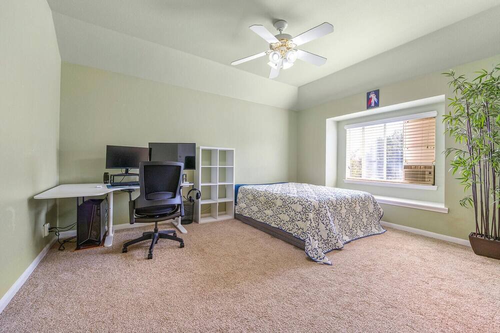 Photo of Bedroom in Helotes
