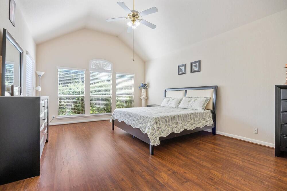 Photo of Bedroom in Helotes