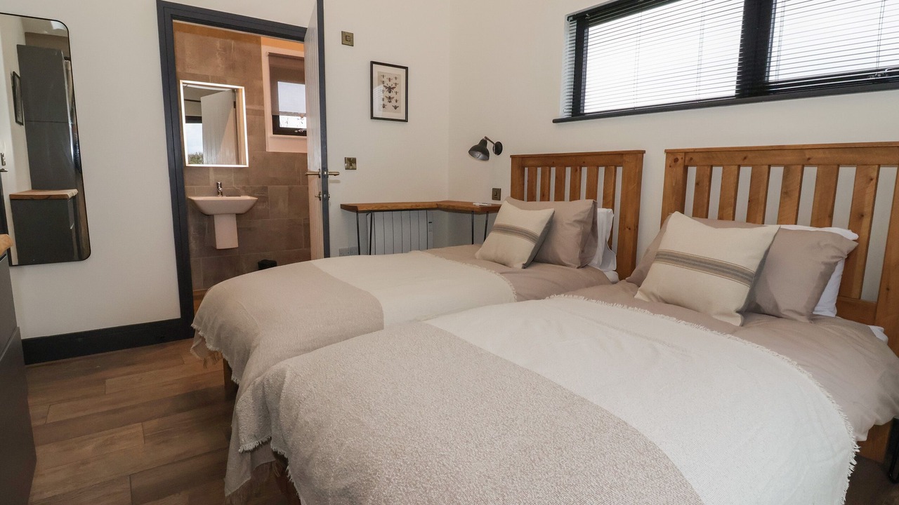 Photo of Others in Low Catton