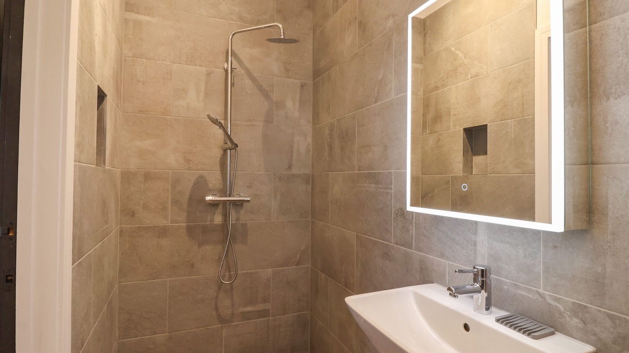 Photo of Others in Low Catton