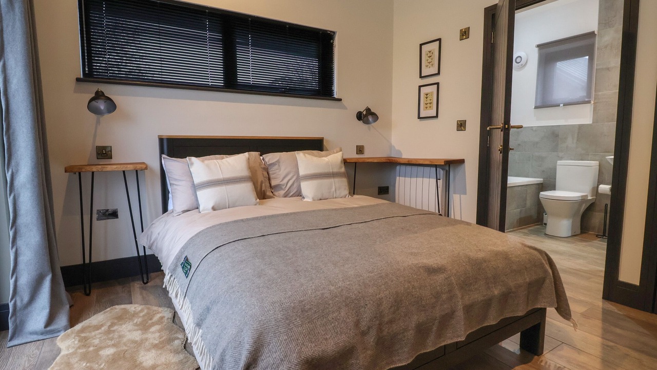 Photo of Others in Low Catton