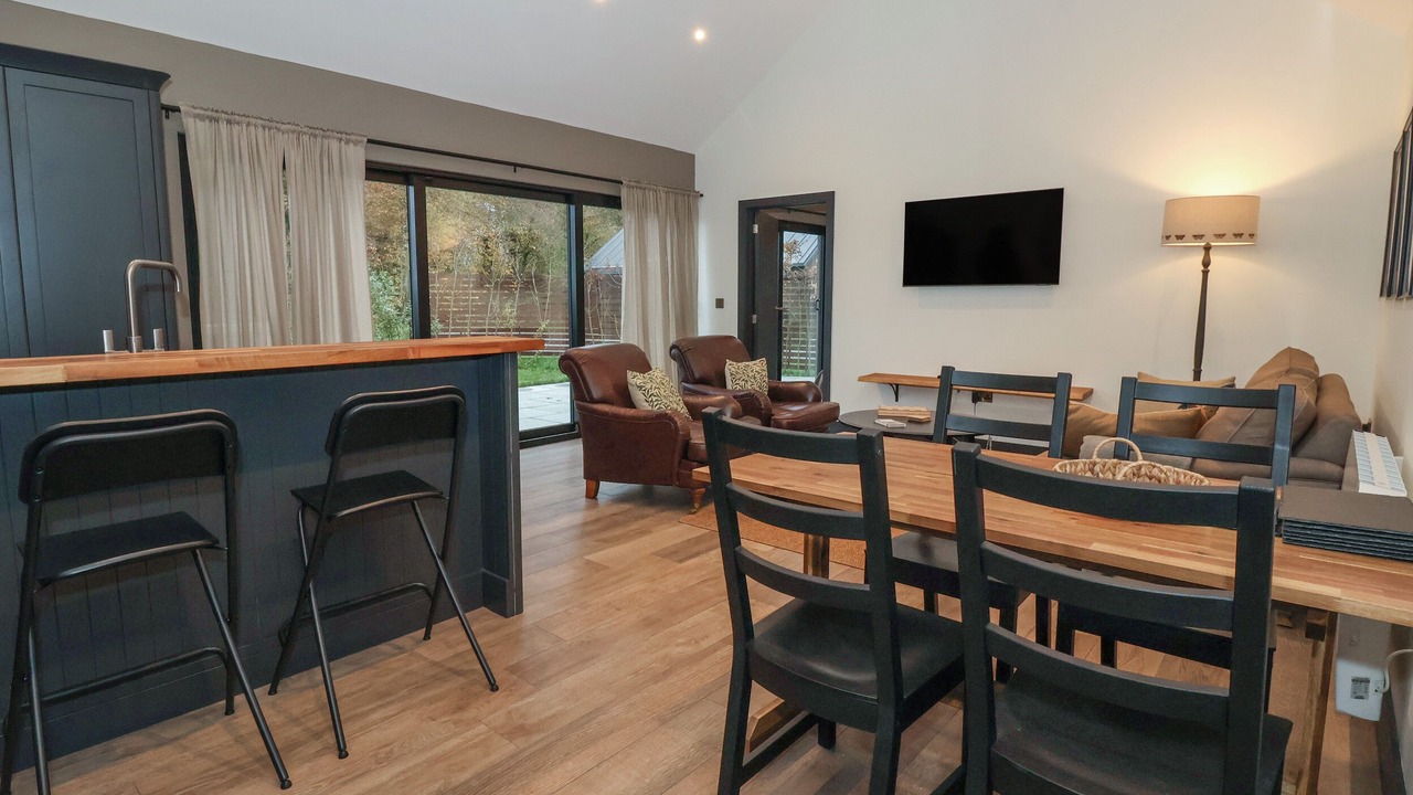 Photo of Others in Low Catton