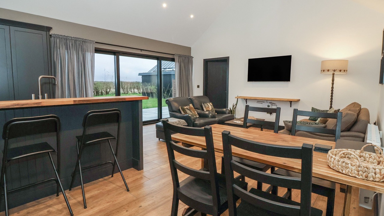 Photo of Others in Low Catton