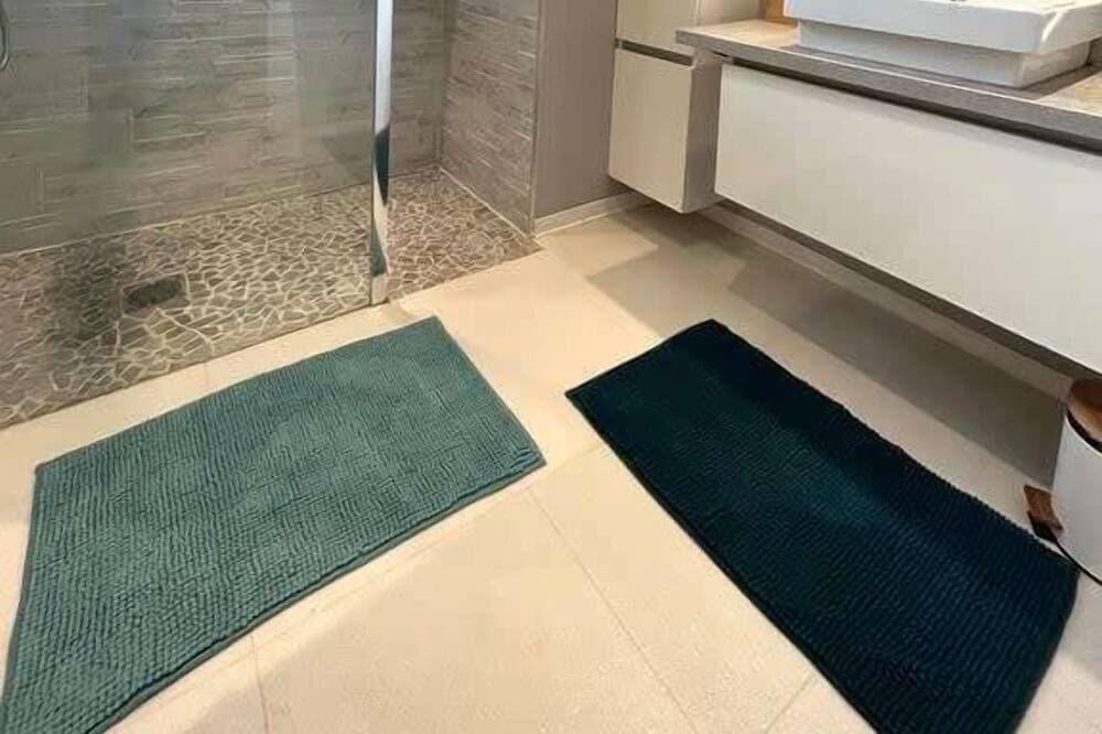 Photo of Bathroom in Vouneuil-sous-Biard
