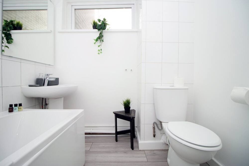 Photo of Bathroom in Penarth