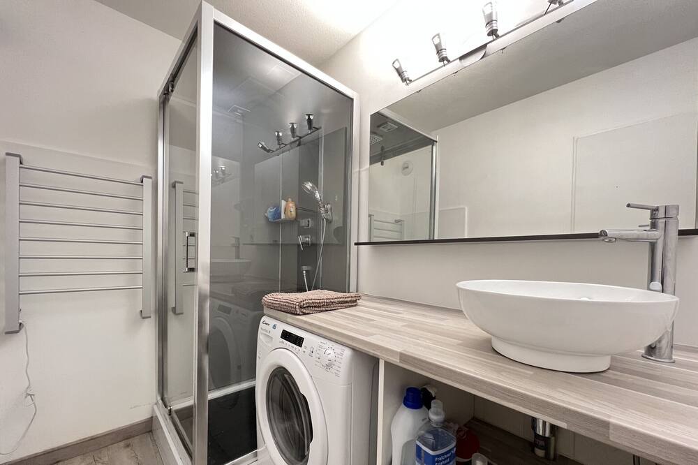 Photo of Bathroom in Cugnaux