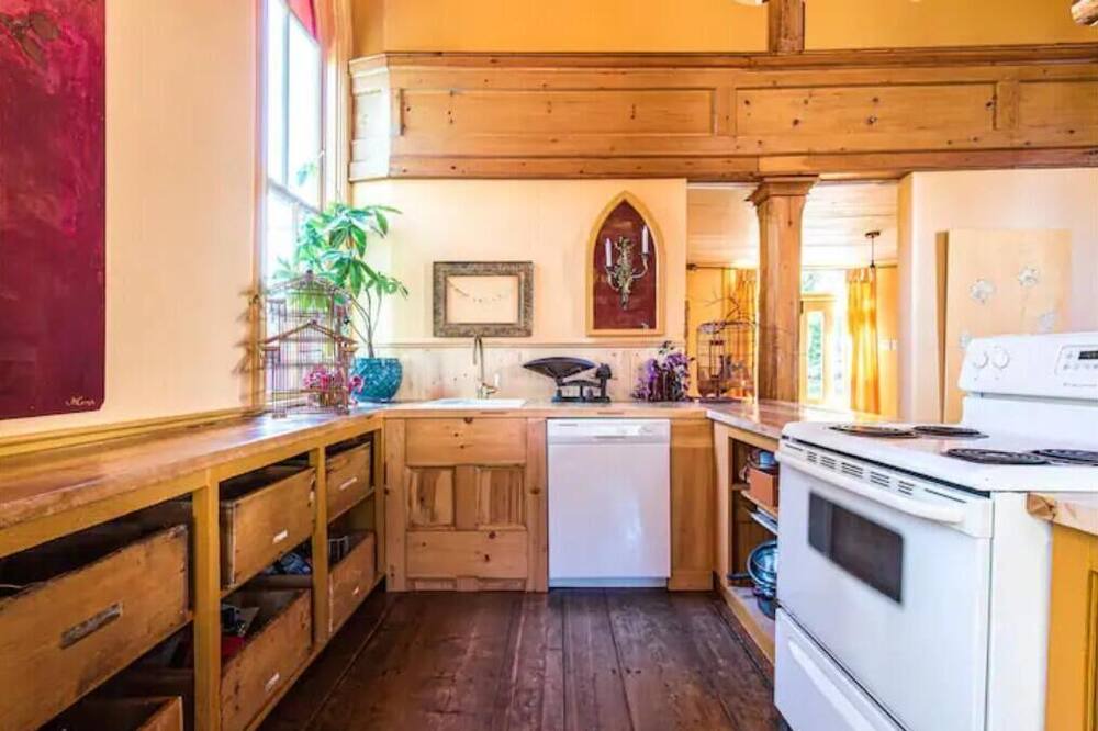 Photo of Kitchen in Lunenburg County