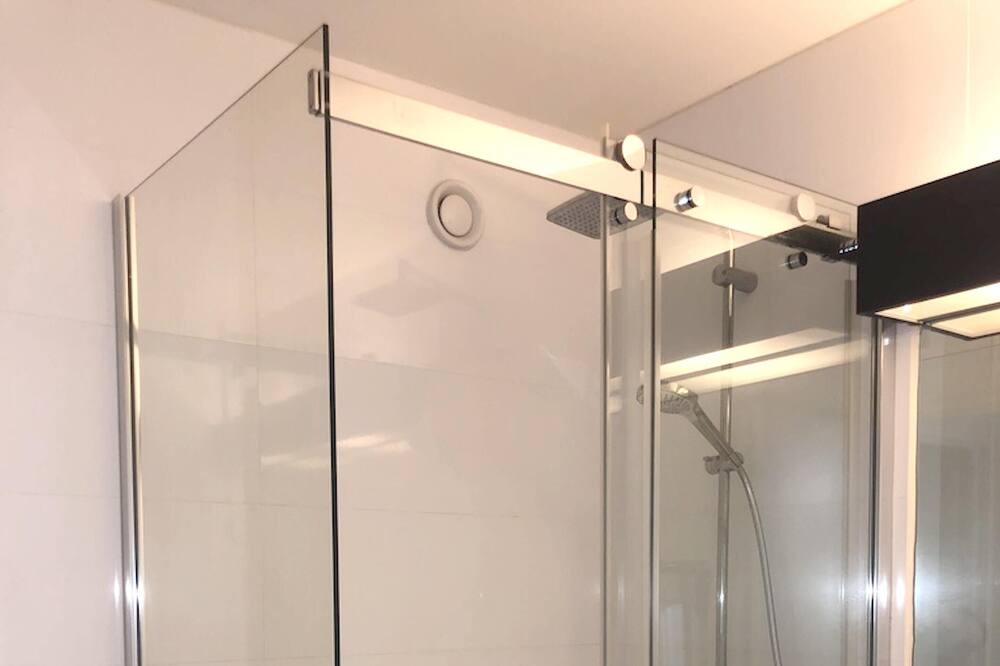 Photo of Bathroom in Issy-les-Moulineaux