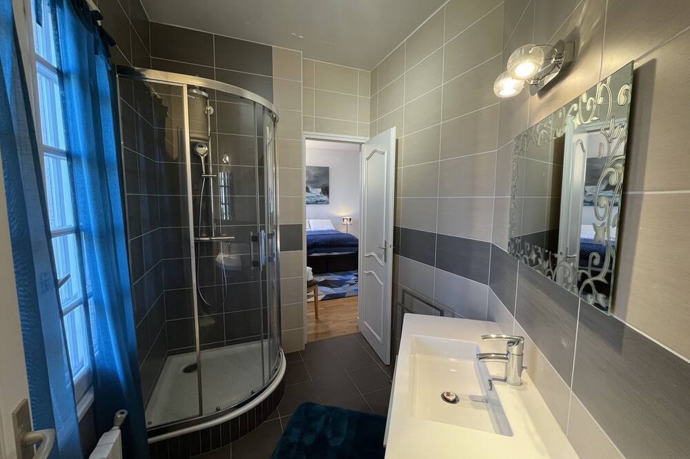 Photo of Bathroom in Saint-Germain-en-Laye