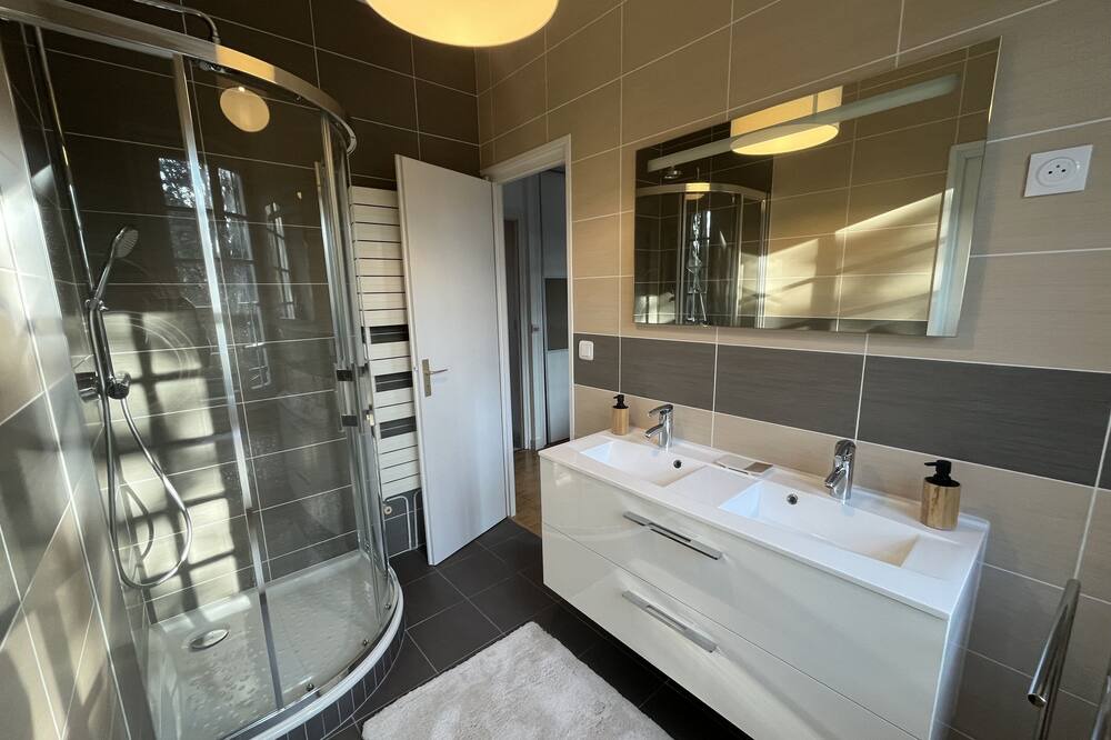 Photo of Bathroom in Saint-Germain-en-Laye