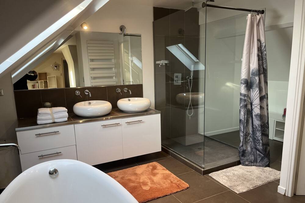Photo of Bathroom in Saint-Germain-en-Laye