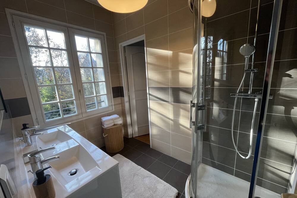 Photo of Bathroom in Saint-Germain-en-Laye