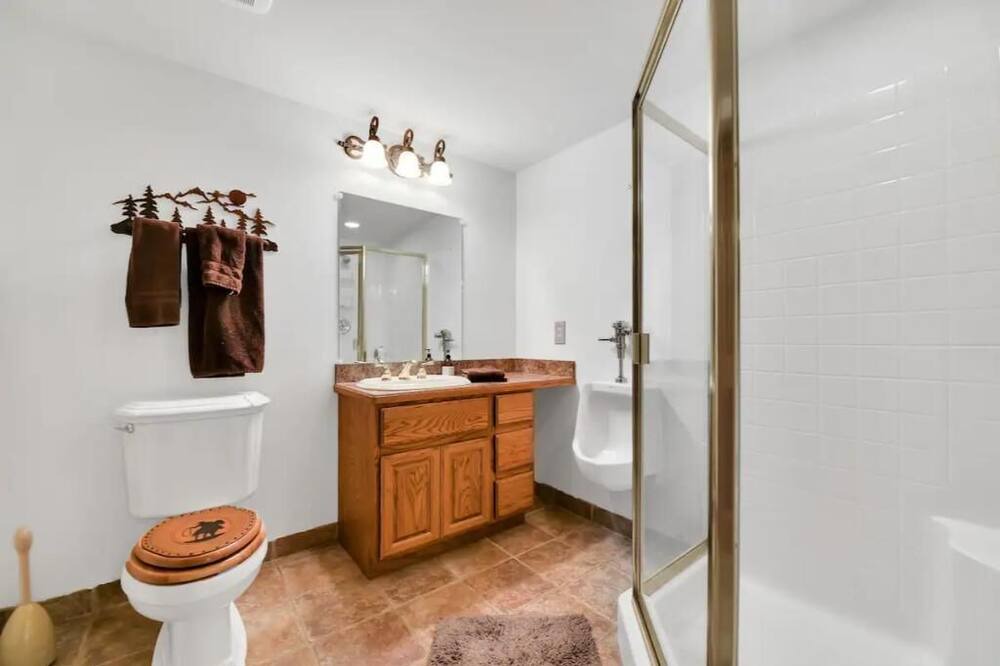 Photo of Bathroom in Decker