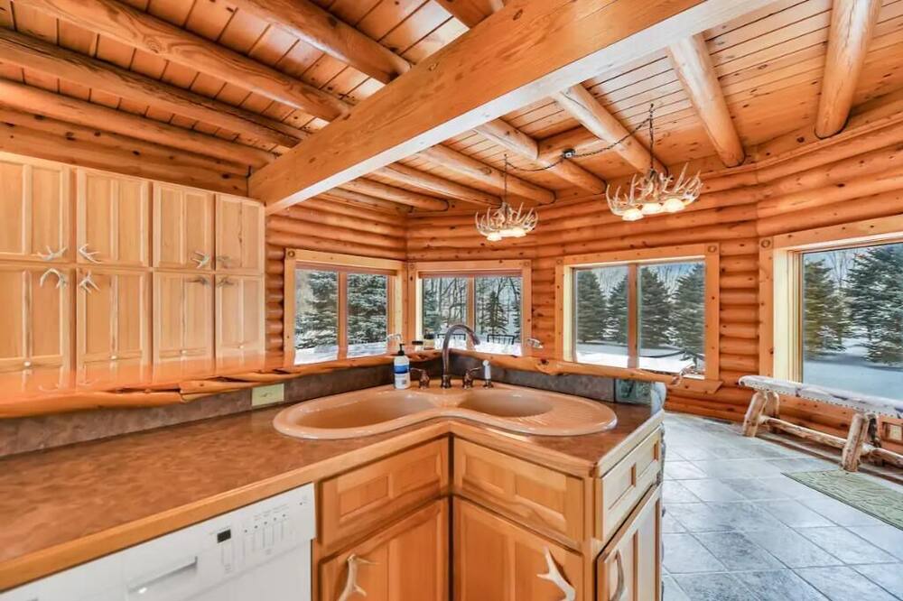 Photo of Kitchen in Decker