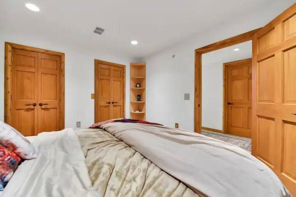 Photo of Bedroom in Decker