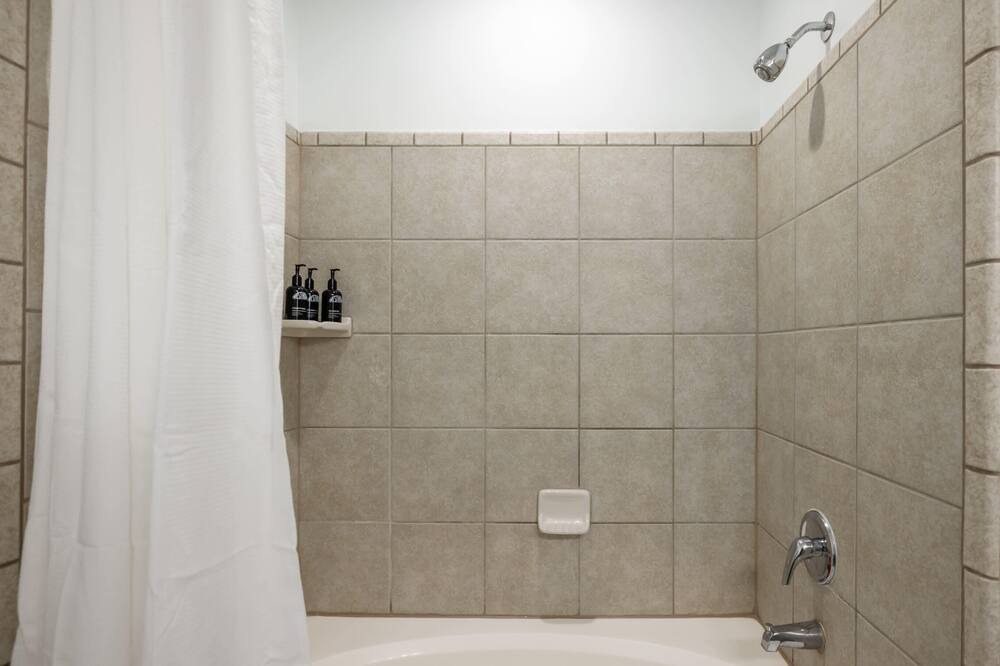 Photo of Bathroom in North Druid Hills