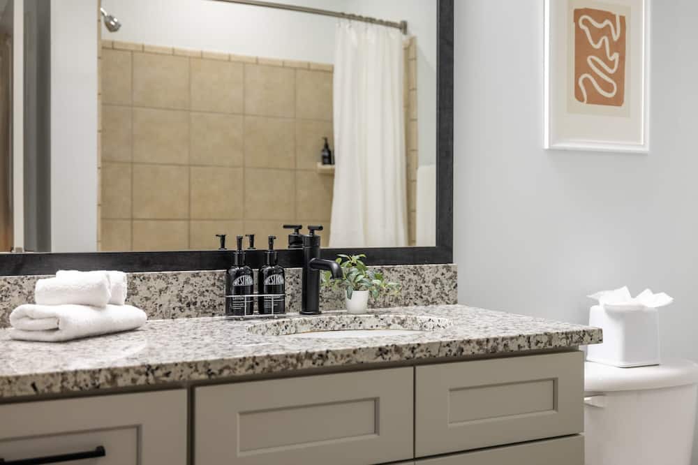 Photo of Bathroom in North Druid Hills