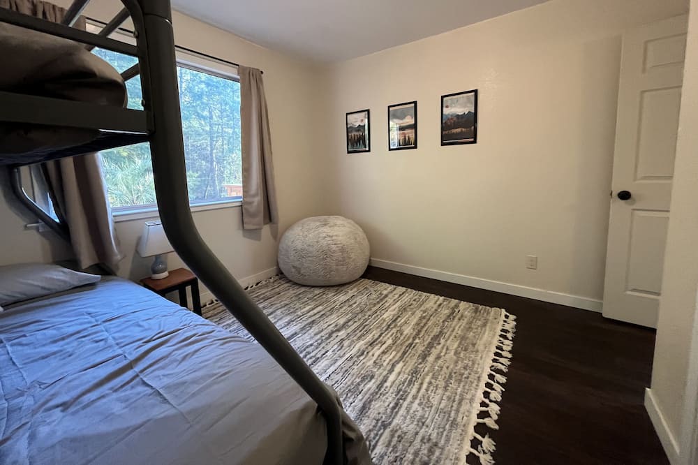 Photo of Bedroom in Willits