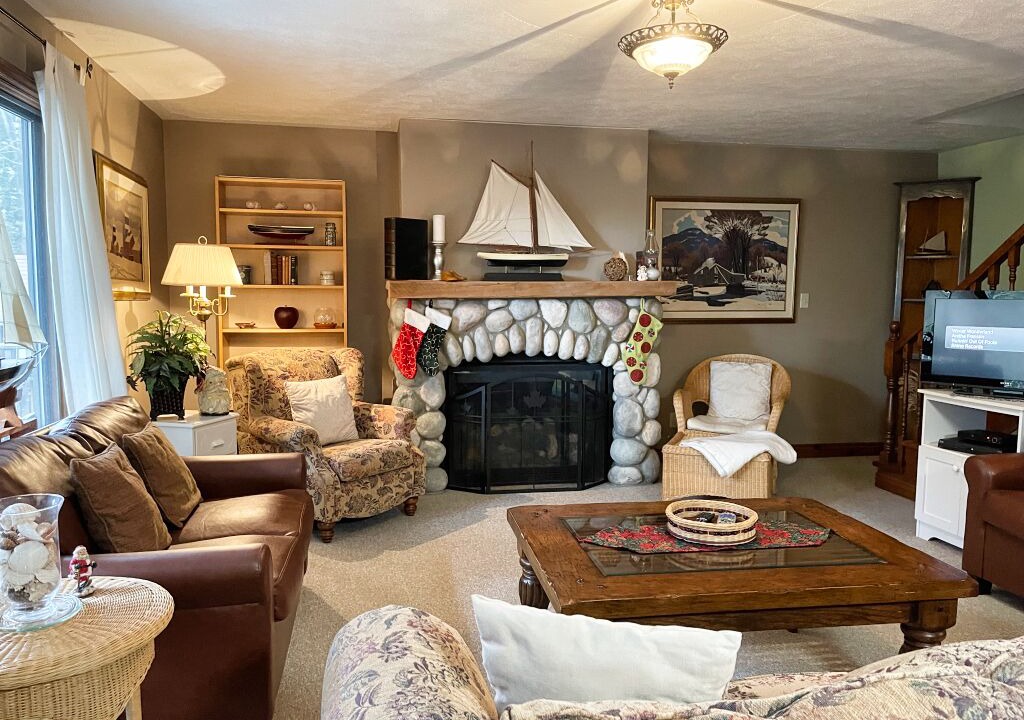 Photo of Livingroom in Colpoys Bay