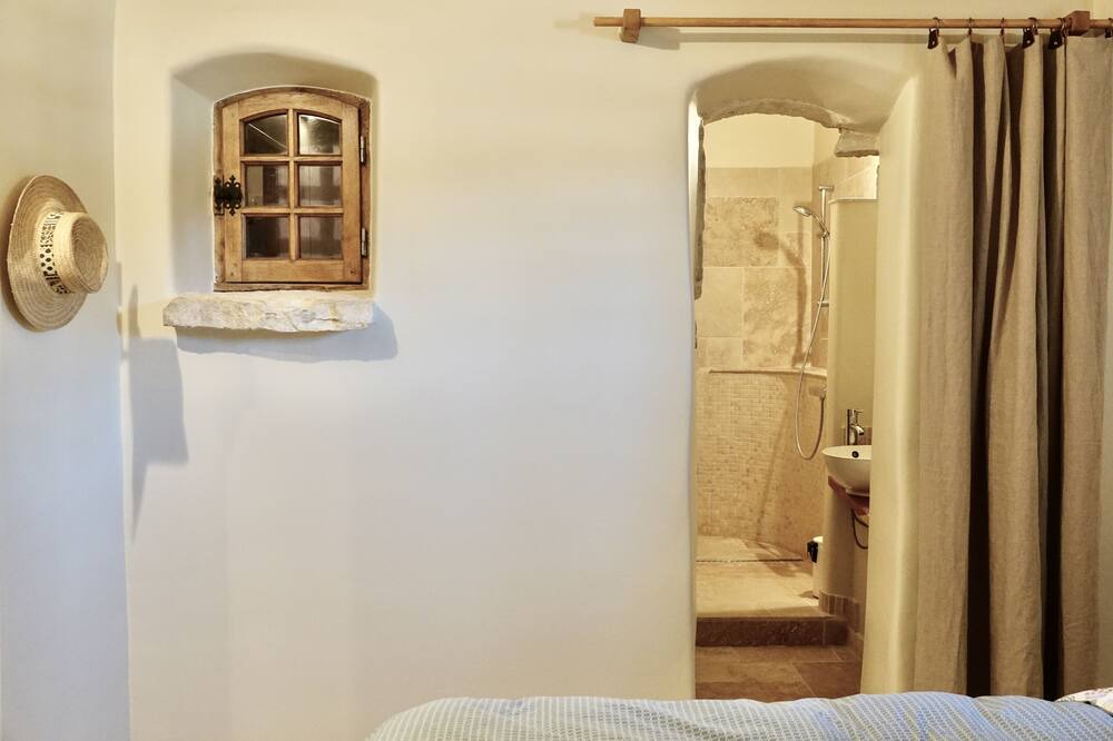 Photo of Bedroom in Revest-du-Bion