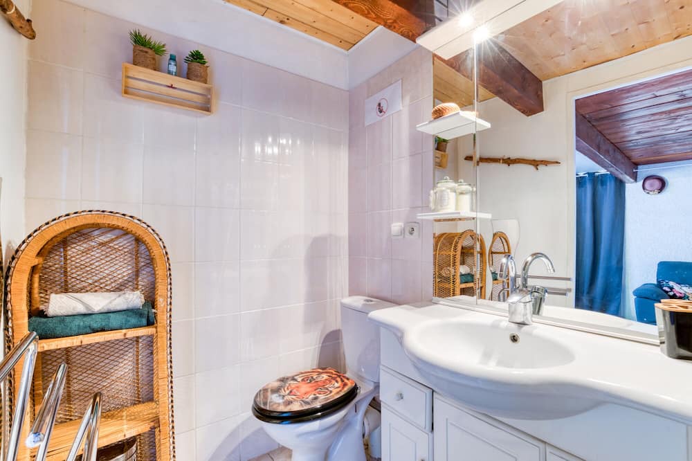 Photo of Bathroom in Lunel