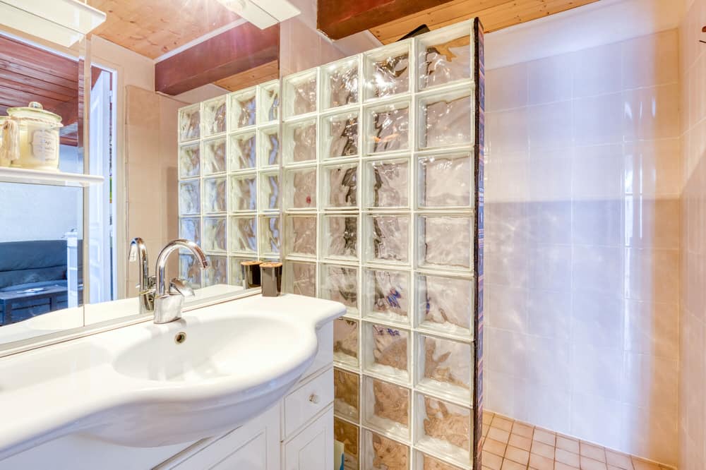 Photo of Bathroom in Lunel