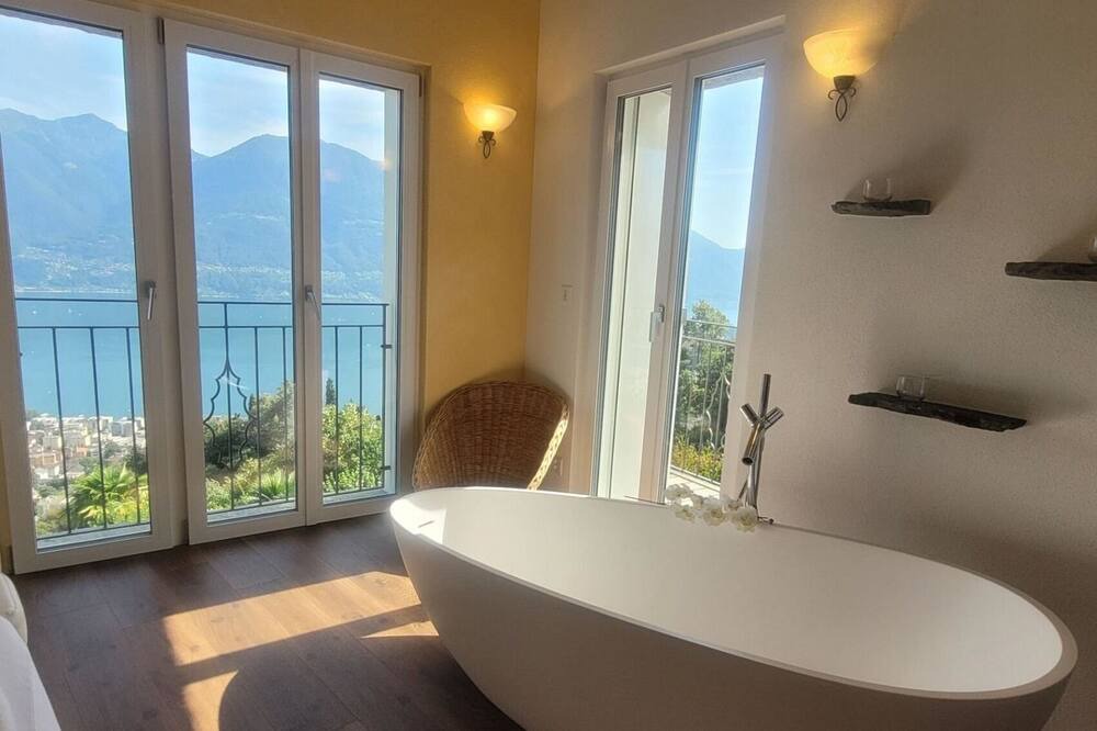 Photo of Bathroom in Brione sopra Minusio