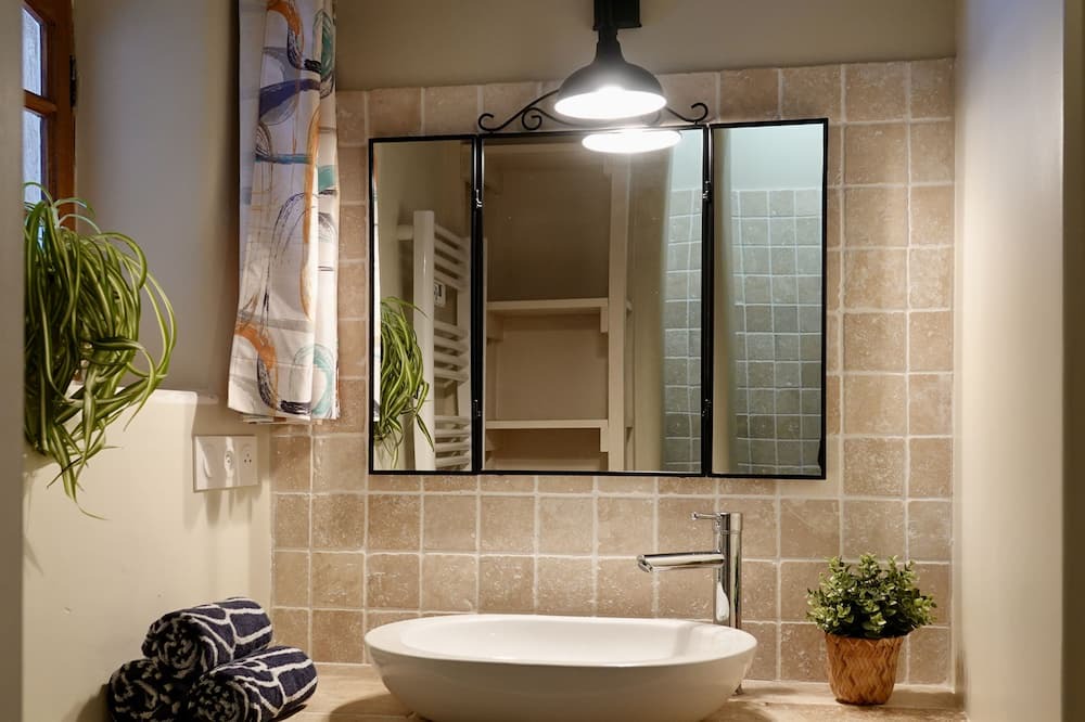 Photo of Bathroom in Revest-du-Bion